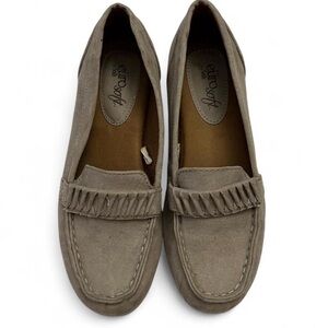EuroSoft by Sofft Women’s Taupe/Stone Suede Loafers (Size 6M)